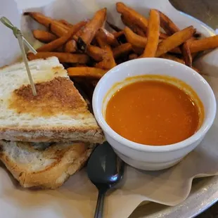 Plain grilled cheese with tomato soup