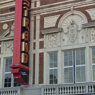 Mezzanine level windows