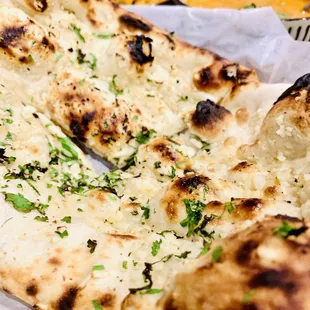 a close up of a flatbread pizza