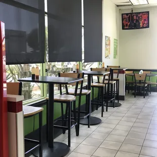 the interior of a fast food restaurant