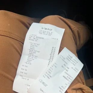 Placed order 1:10 pm left at 1:40 WASTE OF TIME