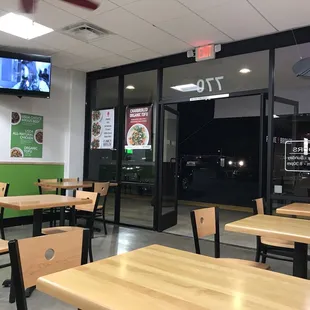 the inside of a fast food restaurant