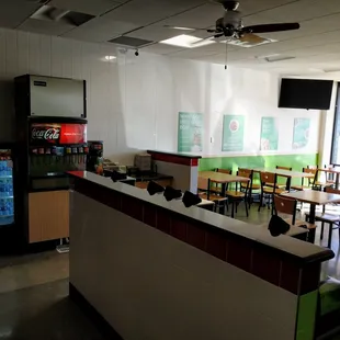 the interior of a fast food restaurant