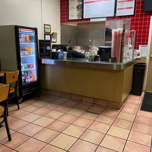 the interior of a fast food restaurant