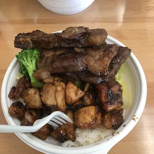 The food here is always hot and the cooks make it pretty fast.