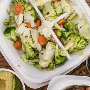 a plate of chicken and vegetables