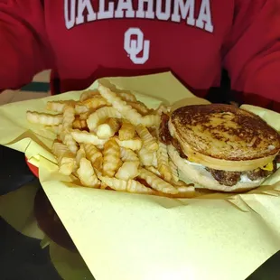 Bacon Sourdough Burger w/fries