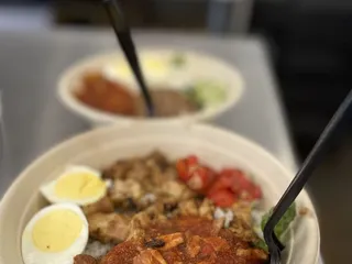 HUMMUS Bowls & Wraps