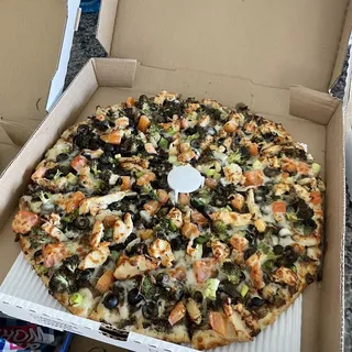 Creamy Garlic Chicken Pizza