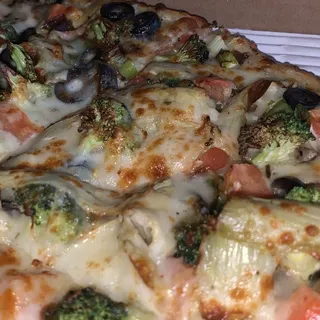 Creamy Garlic Vegetarian Pizza