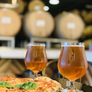 Delicious Cheese pizza!! Accompanied by 2 maibock beer tasty as well!