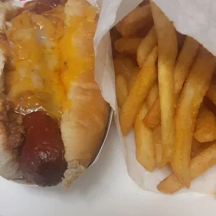Chili cheese dog