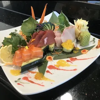 Chef's Special Sashimi (15pcs)