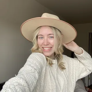Aislinn C.