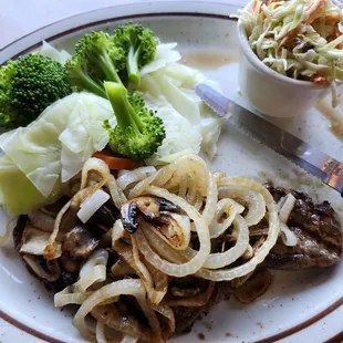 The Minute Steak with steam vegetable and coleslaw