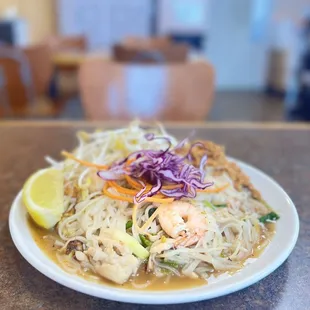 Pad Thai with chicken and shrimp