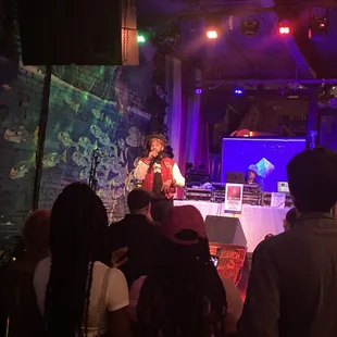 Featured artist - Dee 1