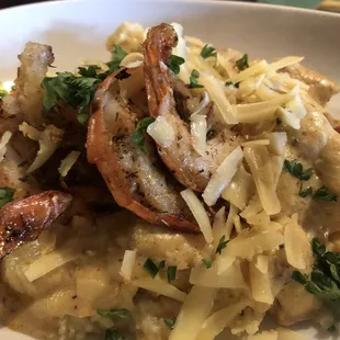 Shrimp n grits - so many shrimp chunks!!!