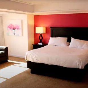 Flamingo Forever Fab Suite bedroom