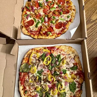 The Detroiter (top) and a Veggie Pizza both were delicious!