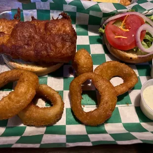 Five onion rings, let&apos;s not go overboard here...