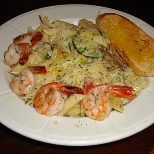 Flanagan&apos;s Shrimp Pasta Primavera