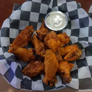 Medium wings, extra crispy