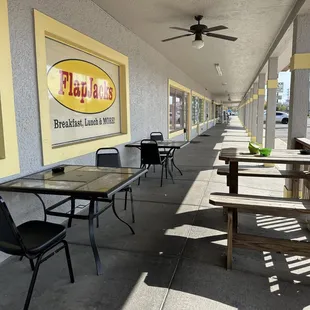 the outside of the restaurant