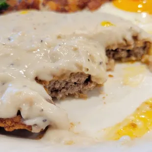 did not expect the crispy edges but made me appreciate it more for suuuuure ! great ratio of meat to breading to gravy