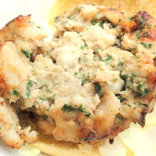 6 oz. "Super" Lump Crabcake Sandwich (interior)