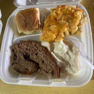 Meatloaf, Mac and cheese, roll