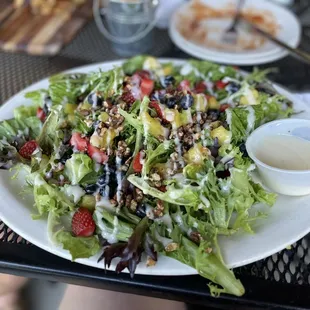 a plate of salad with dressing