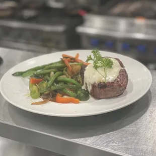 Filet mignon with blue cheese and veggies