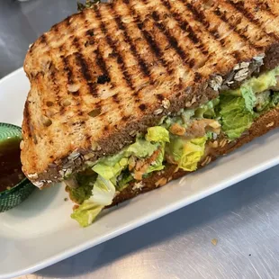 Pest Chikn&apos; Avo Melt Panini