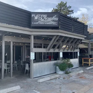 the outside of the restaurant