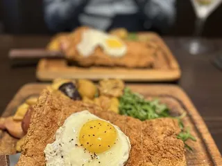 The Tavern at Lakeside