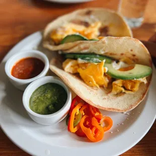 &quot;Honduran&quot; tacos - not enough beans, tortillas dry &amp; a little dusty. Salsas are good tho. 3/10 rating.