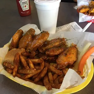 food, poultry, bbq wings, chicken wings and fried chicken, chicken wings, fried chicken, chicken, bbq chicken, fried chicken wings