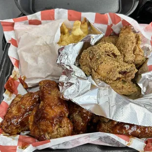 10 piece bone in combo. Zesty lemon pepper and uncle hickory&apos;s bbq. Fries with cajun seasoning