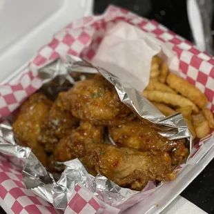 Ooweeeeee sweet &amp; sticky  6pc Bone-In Combo Cajun Fries