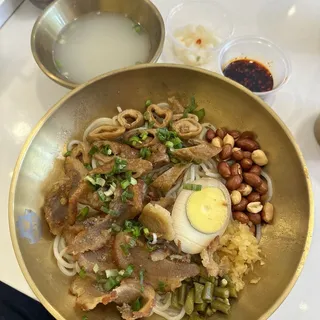 C8. Dry Mix Rice Noodle with 2 Meats