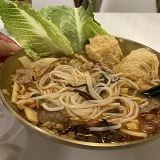 D3. Losifen Rice Noodle with Beef Tripe and Meatball