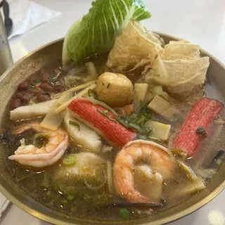 D8 Seafood Losifen with Rice Noodle