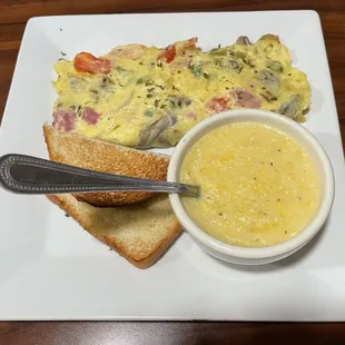 Farmers Omelette w/grits