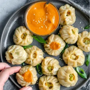 MOMOS