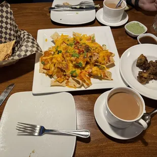 Nachos Tandoori chicken,Vegetable Pakora &amp; tea