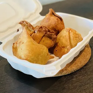 1. Two Pieces Vegetable Samosa (2 orders)