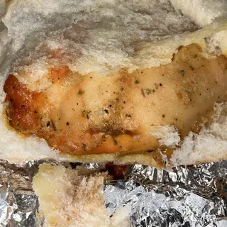 Baked Chicken Sandwich with Tostone Chips /Sandwich de Pollo