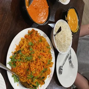 chicken tikki masala, garlic naan, malai kafta, vegetable biryani, white rice