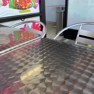 outdoor table w 4 chairs